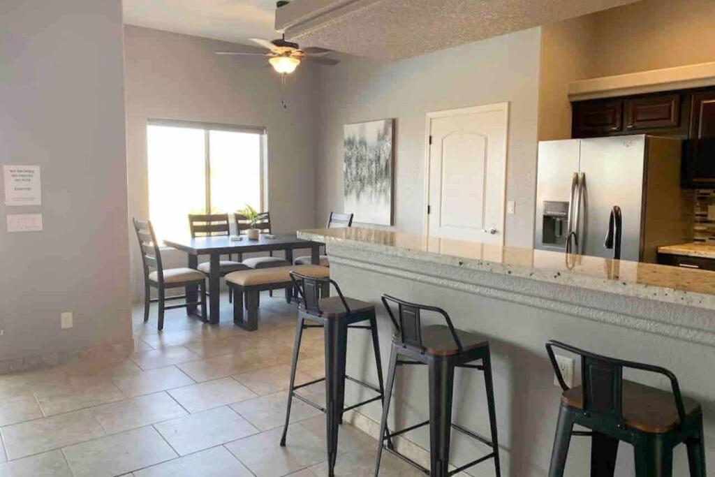 Havasu Retreat! Pool, Spa, Gym & View Lake Havasu City Luaran gambar