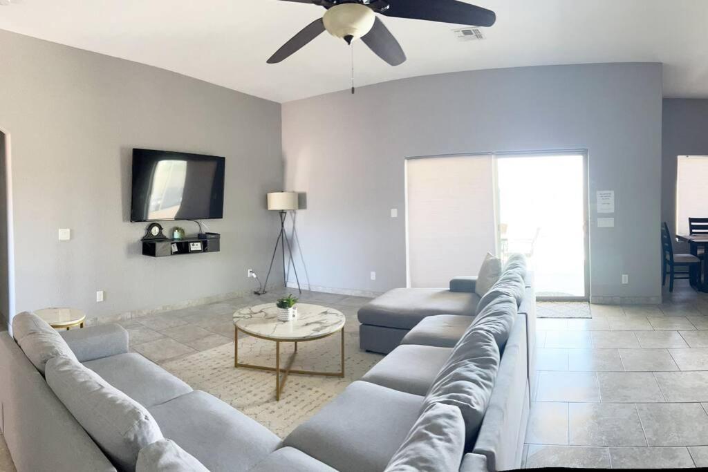 Havasu Retreat! Pool, Spa, Gym & View Lake Havasu City Luaran gambar