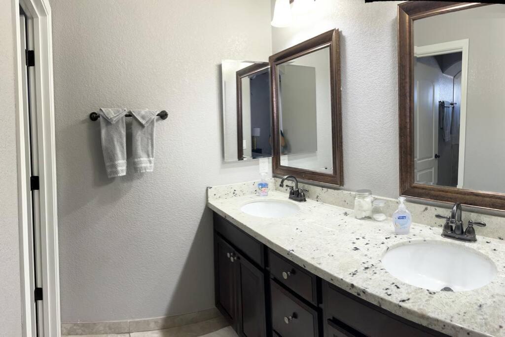 Havasu Retreat! Pool, Spa, Gym & View Lake Havasu City Luaran gambar