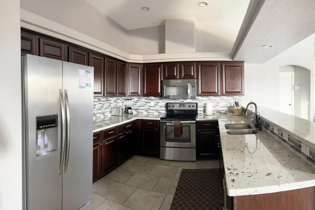 Havasu Retreat! Pool, Spa, Gym & View Lake Havasu City Luaran gambar